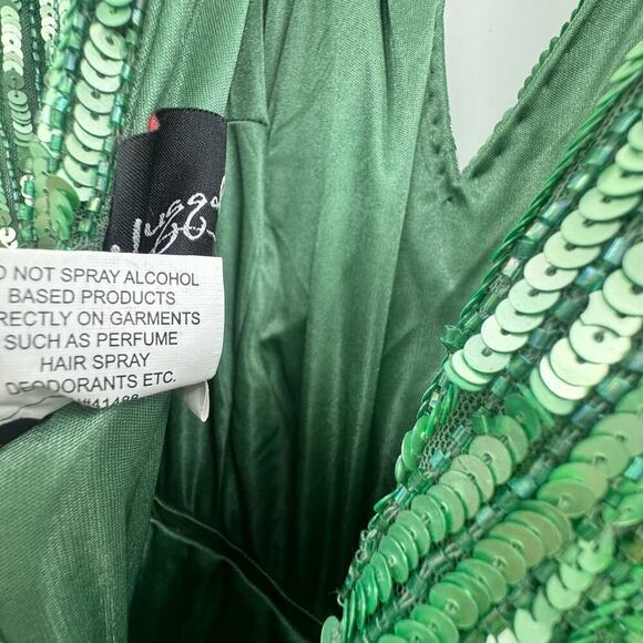 Mac Duggal 5223 Sequins & Floral Embellished Sleeveless Evening Gown Size 16 NWT - Picture 9 of 10